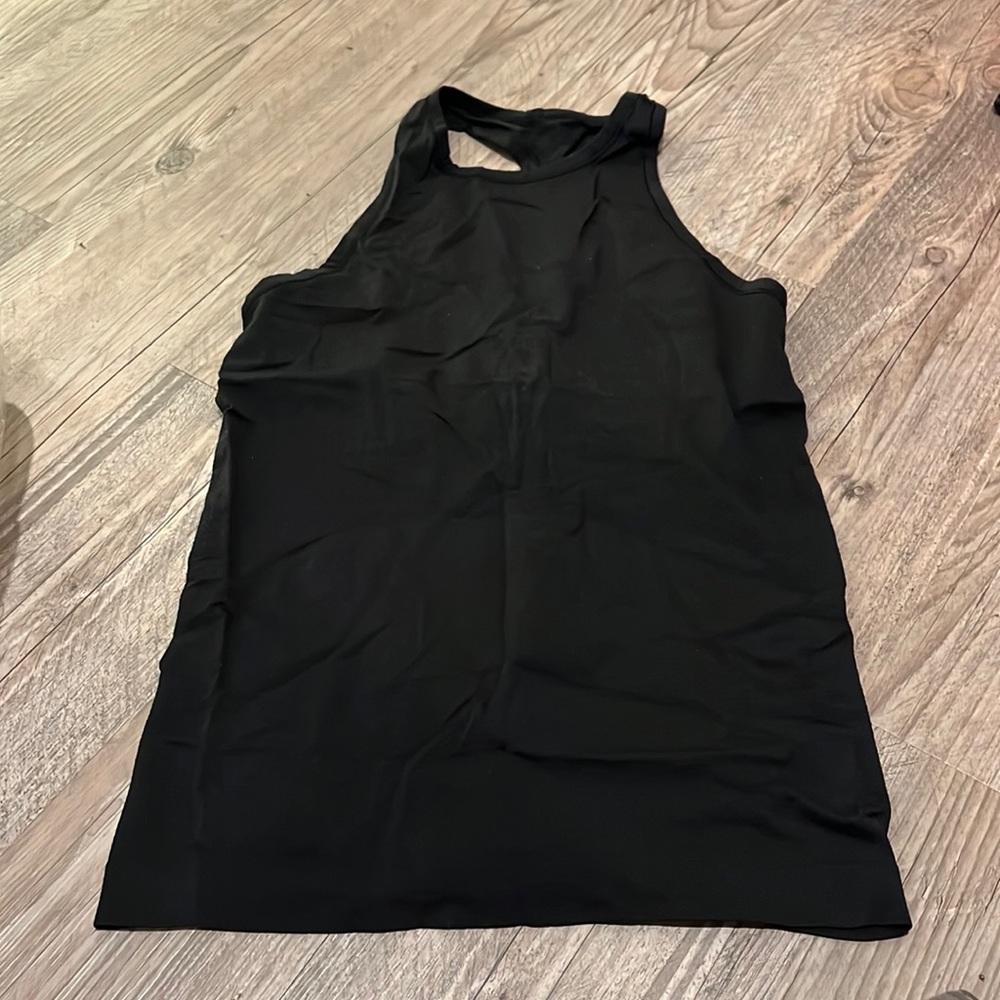 Black lululemon workout fitted tank